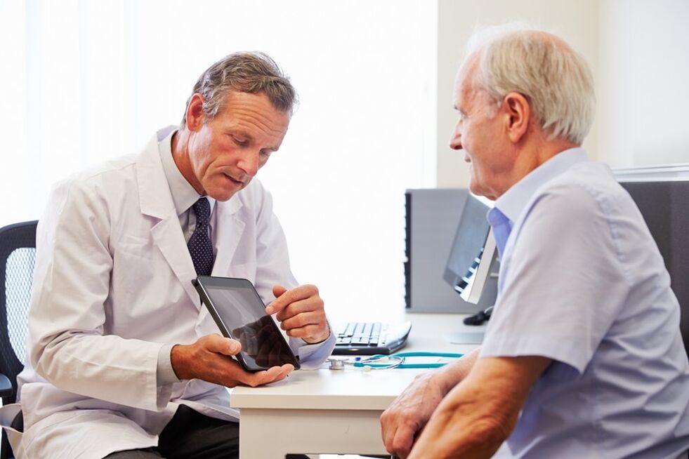 Paciente con prostatite á cita dun médico